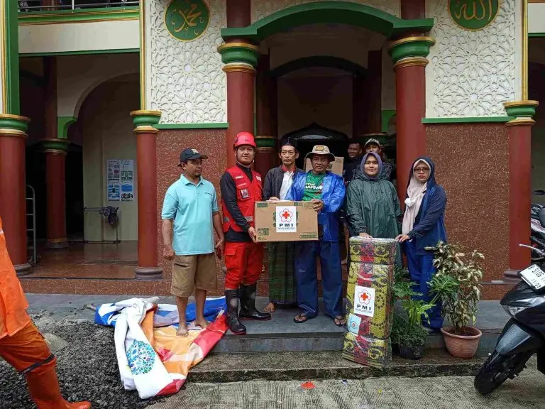 PMI Dumai Salurkan Bantuan ke Daerah Cakung Terdampak Banjir Imlek 2025