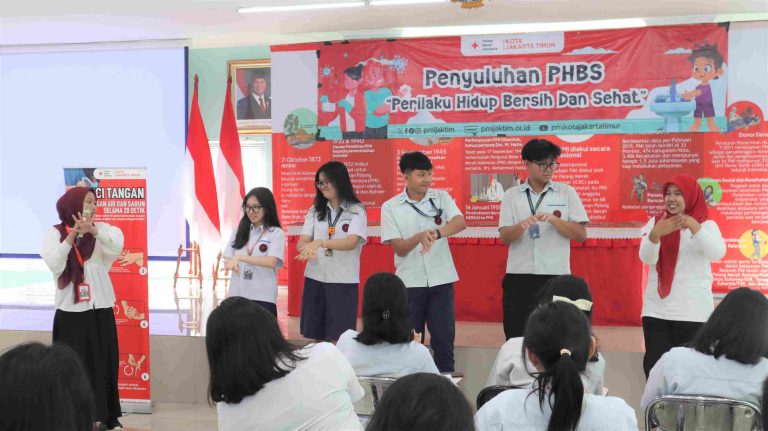 SMAK Tunas Bangsa Cakung Kunjungi PMI Dumai: Edukasi PHBS dan Donor Darah untuk Generasi Muda