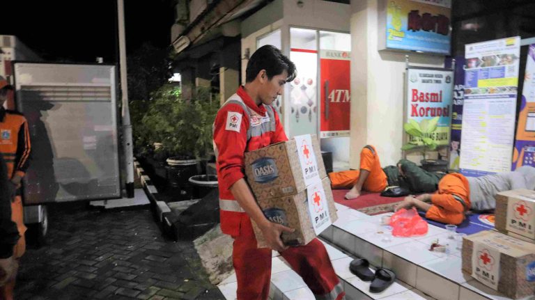 Respons Cepat! PMI dumai Distribusikan Ribuan Bantuan Logistik untuk Warga Terdampak Banjir