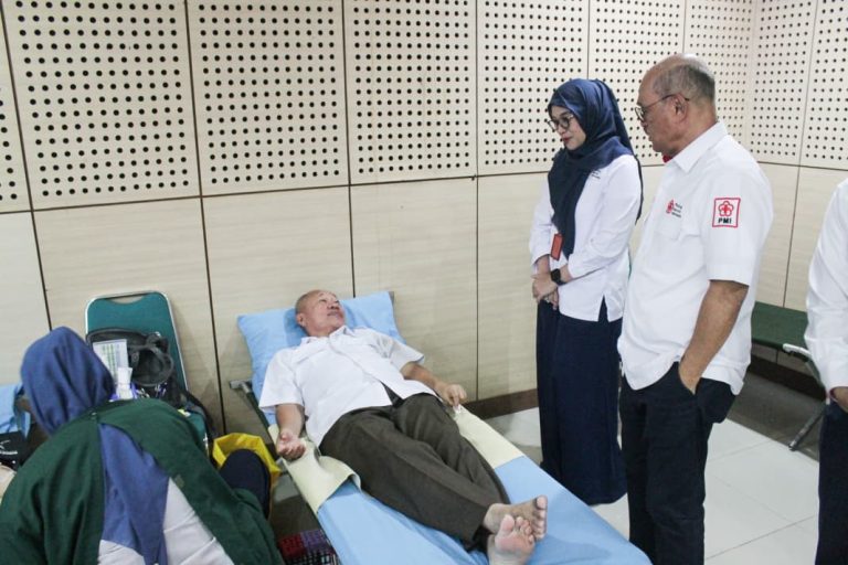 PMI Dumai Dukung Donor Darah KSR PMI Unit UNJ, Targetkan 500 Kantong, dan Rektor Ikut Donor Darah